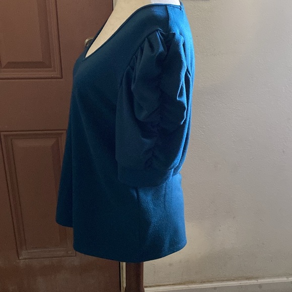 Ruffles🌬️🌫️🪽On Edges Top - Picture 6 of 17